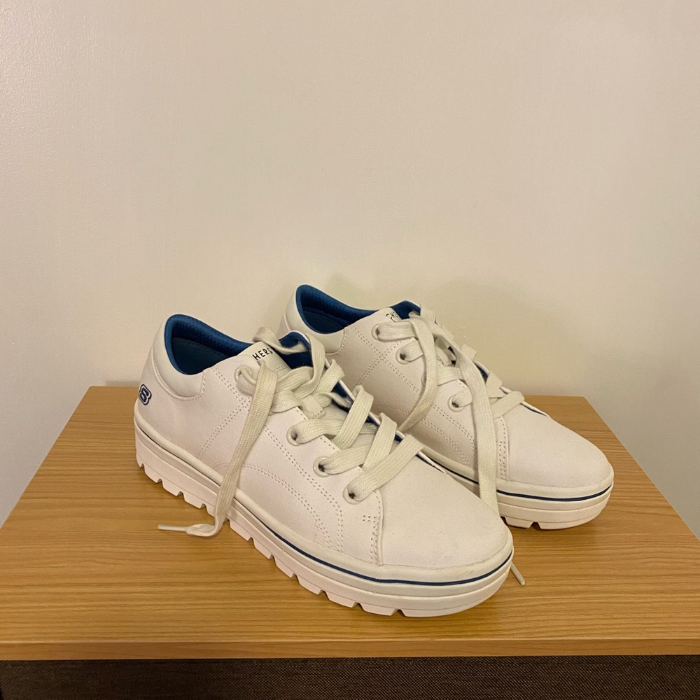 Skechers canvas tennis shoes